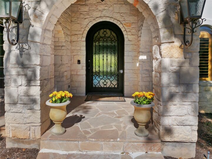 Property Photo:  2900 Water Bank Cove  TX 78746 