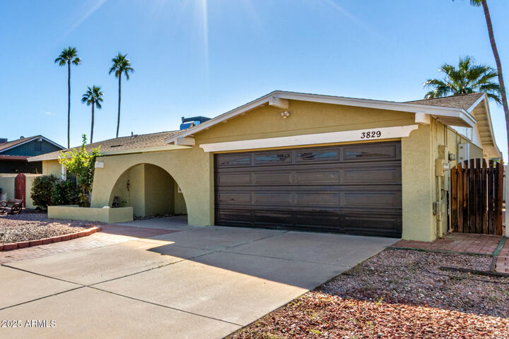 Property Photo: 3829 W Anderson Drive AZ 85308