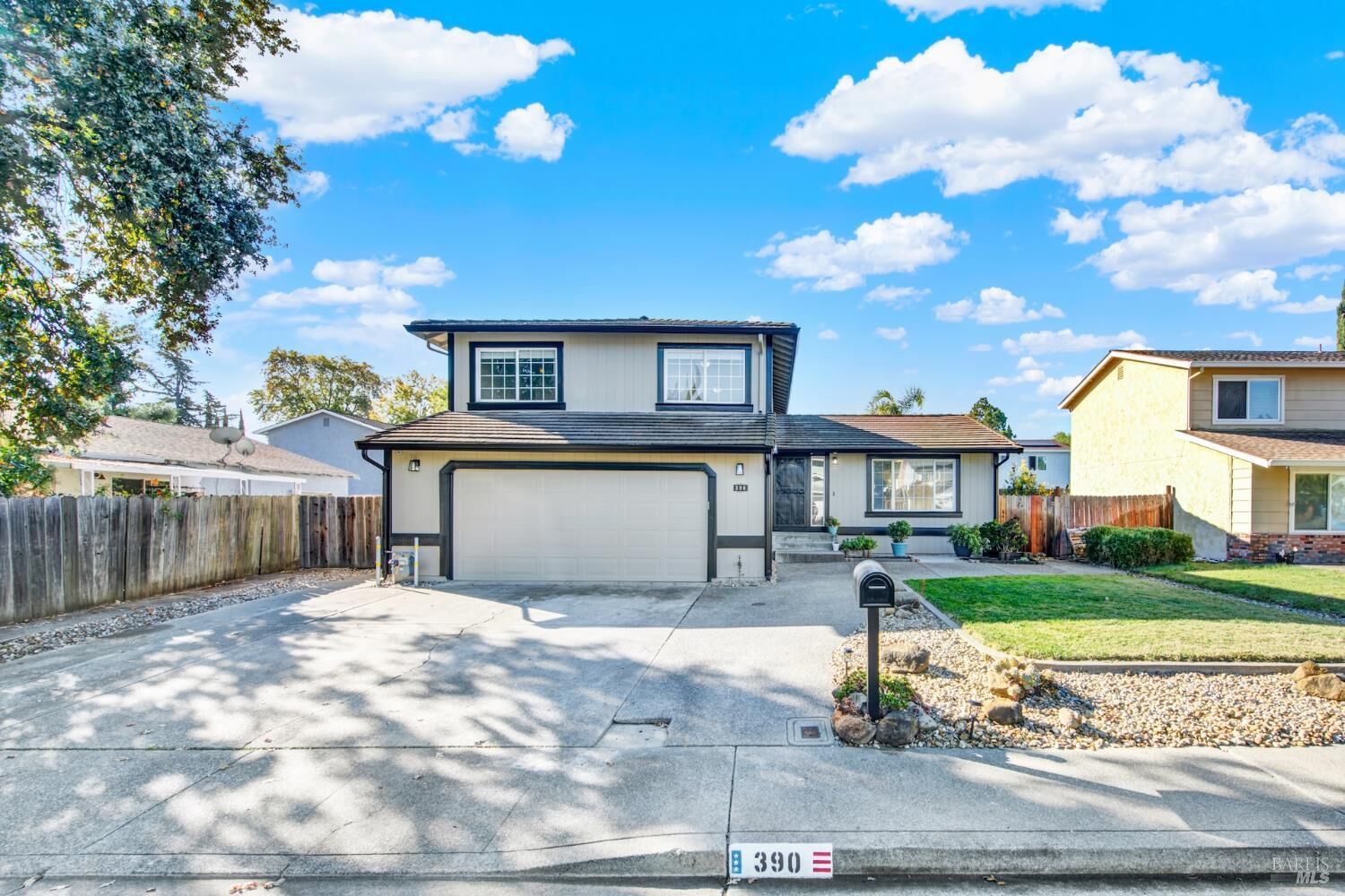 Property Photo: 390 Claridge Court CA 95687