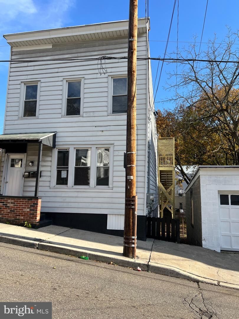Property Photo: 533 E Market Street PA 17901