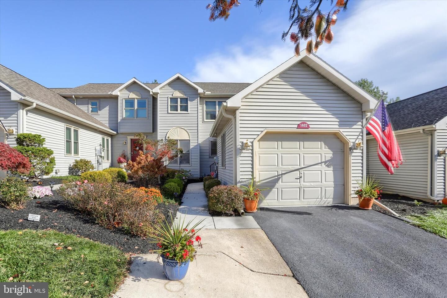 Property Photo: 1402 Red Maple Court PA 17070