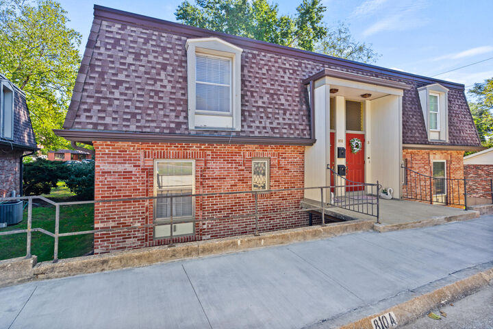 Property Photo: 810 S Fairview Rd MO 65203