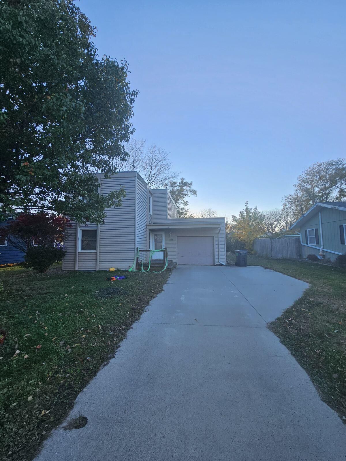 Property Photo: 3323 Harcourt Drive IA 50010