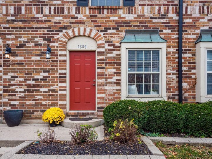 Property Photo:  2589 Olde Hill N Court  OH 43221 