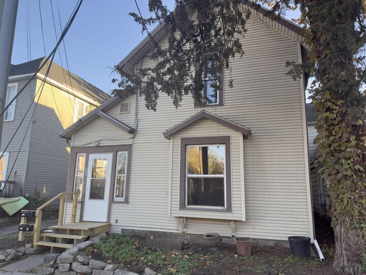 Property Photo: 229 W Columbia Street OH 43302