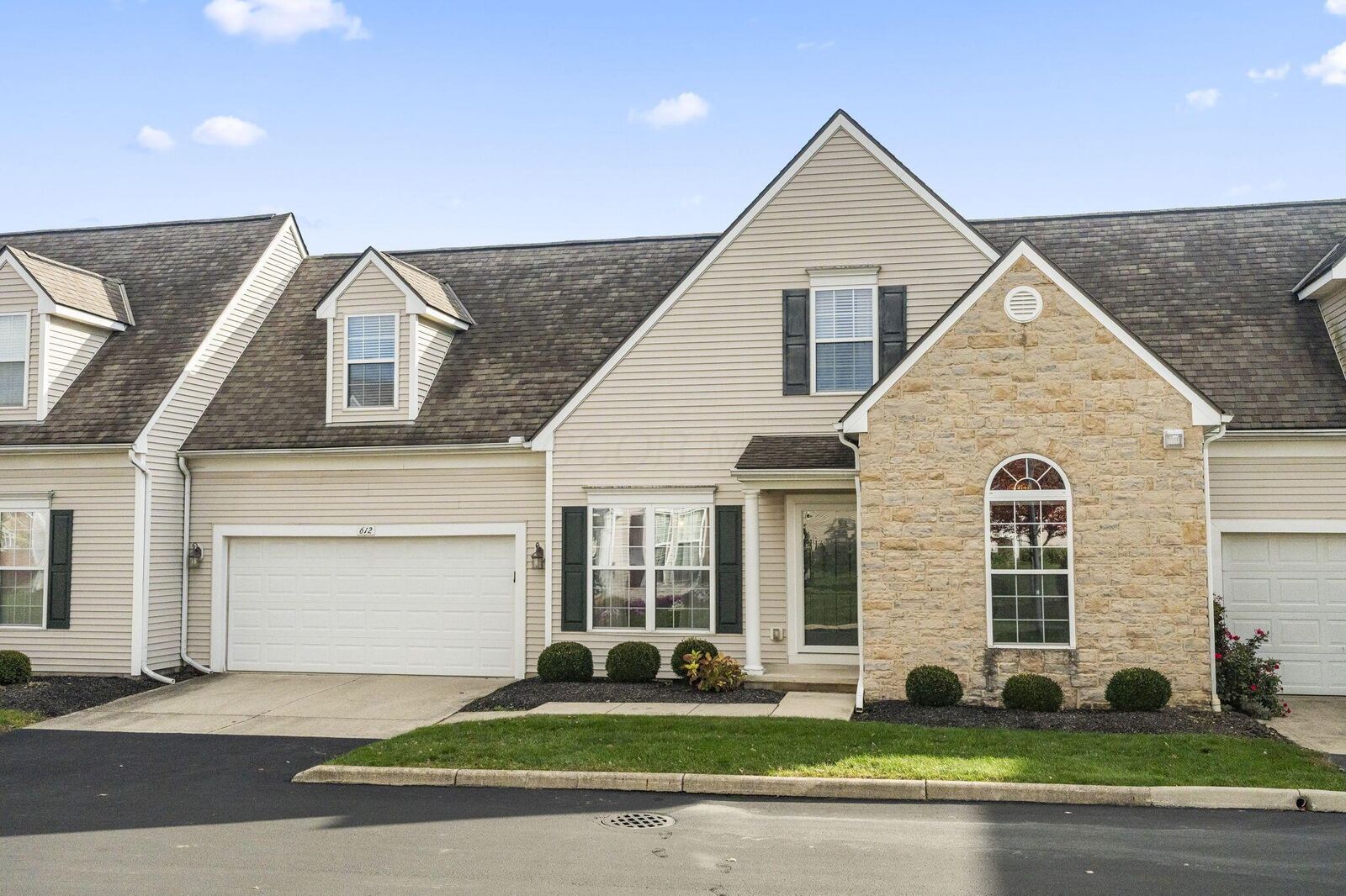 Property Photo: 612 Foxdale Place OH 43065