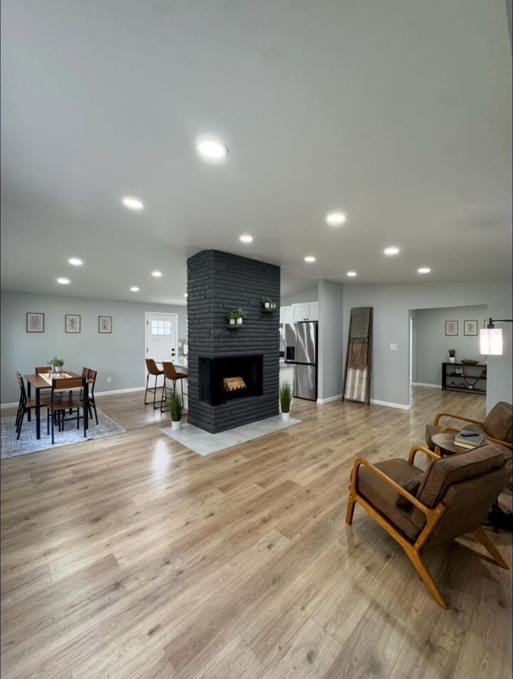 Property Photo: 2413 Edgevale Road OH 43221