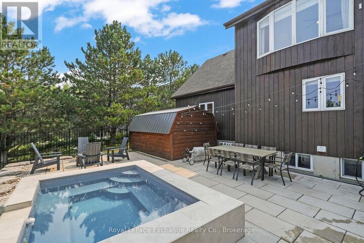 Property Photo:  810 Troy'S Trail  ON N2Z 0C1 