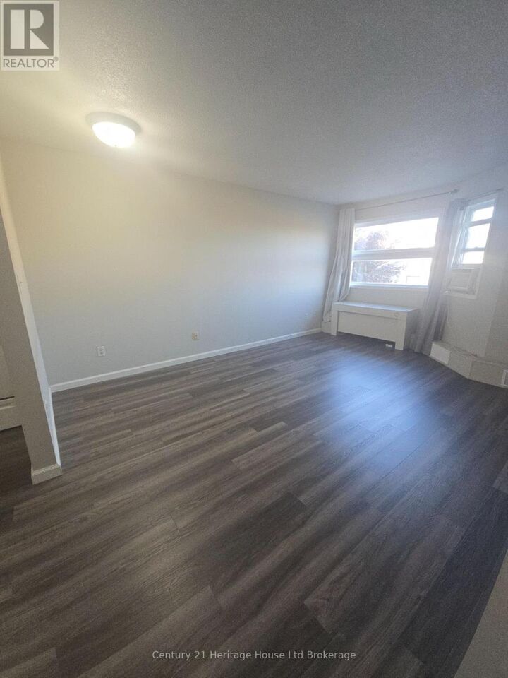 Photo de la propriété: 56 Hiawatha Road 46 ON N4T 1P2