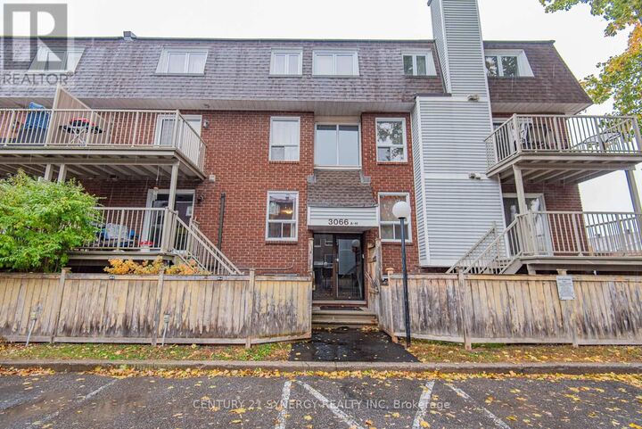 Property Photo: 3066 Councillor'S Way H ON K1T 2S7