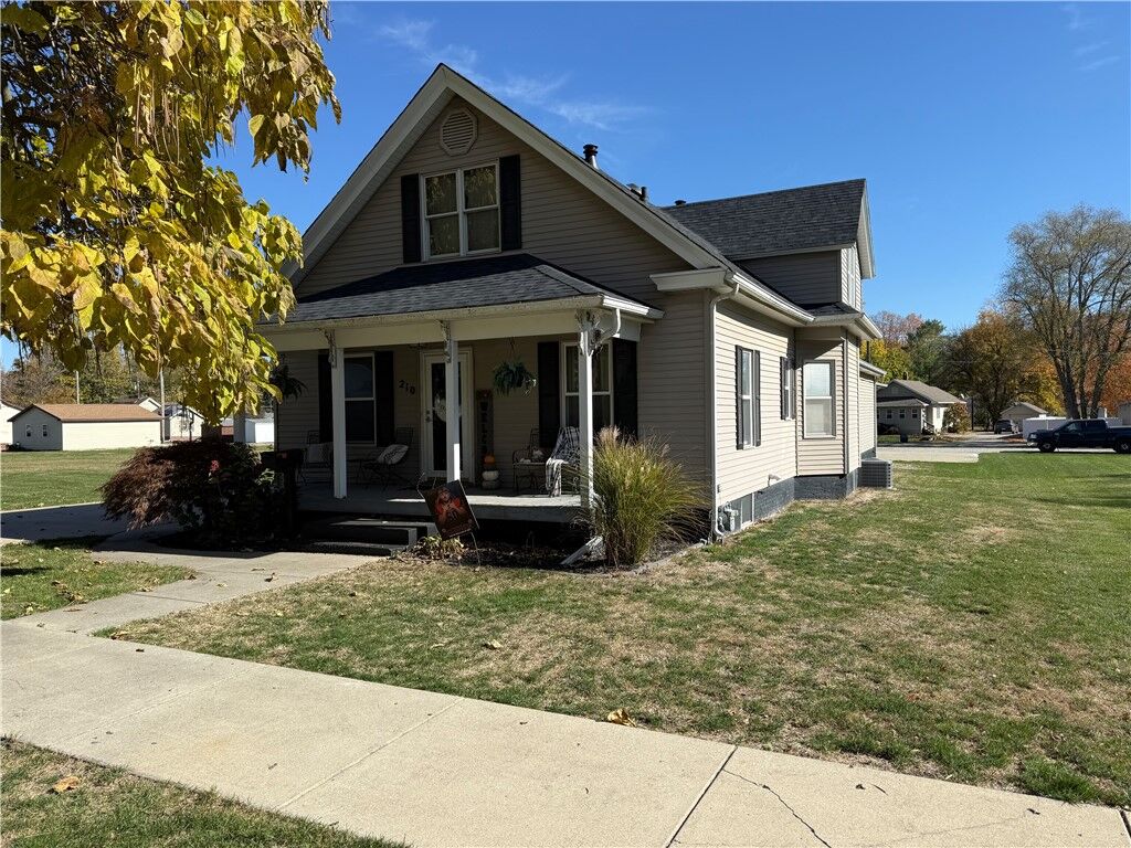 Property Photo: 210 S Sheridan Street IL 62557