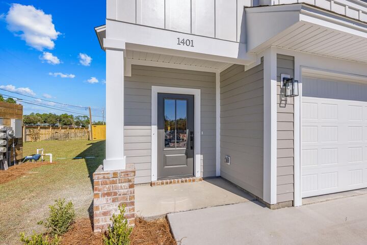 Property Photo: 1401 Little Brothers Lane FL 32547