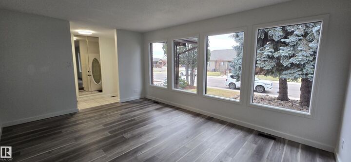 Property Photo:  4405 52 Street  AB T9C 1V1 