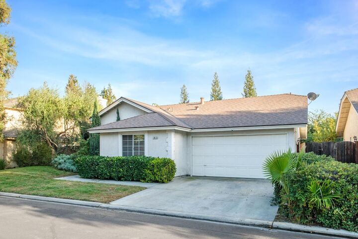 Property Photo:  10610 N Seacrest Drive  CA 93730 