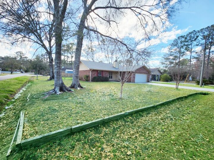 Property Photo:  157 W Peach Avenue  GA 31548 