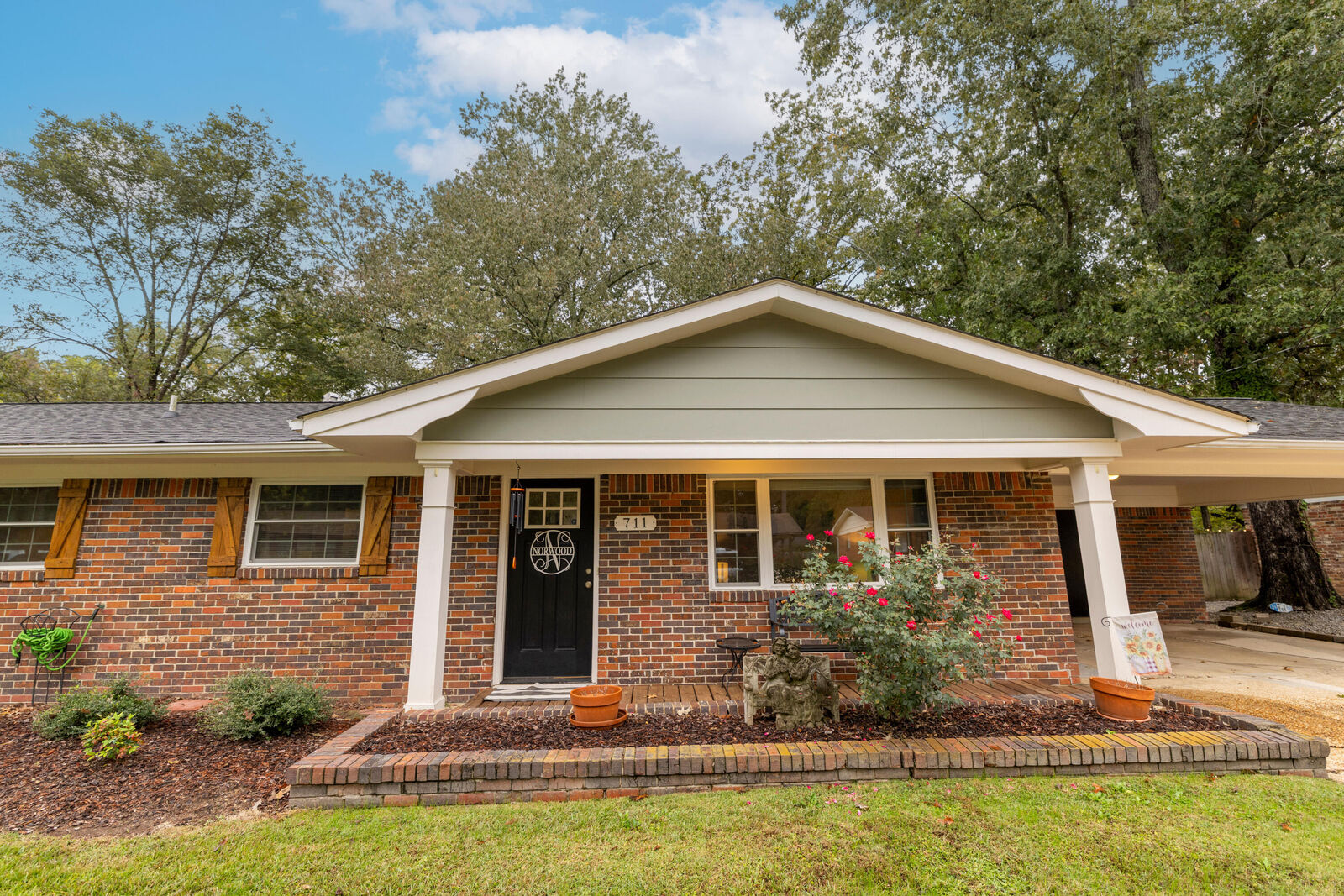 Property Photo:  711 Cypress Rd  MS 39759 