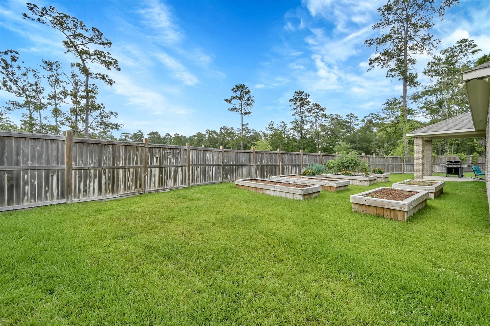 Property Photo:  3825 Hawthorn Shadow Court  TX 77386 
