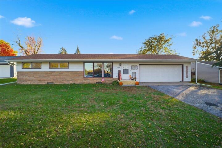 Property Photo: 1204 1st St NE IA 50662