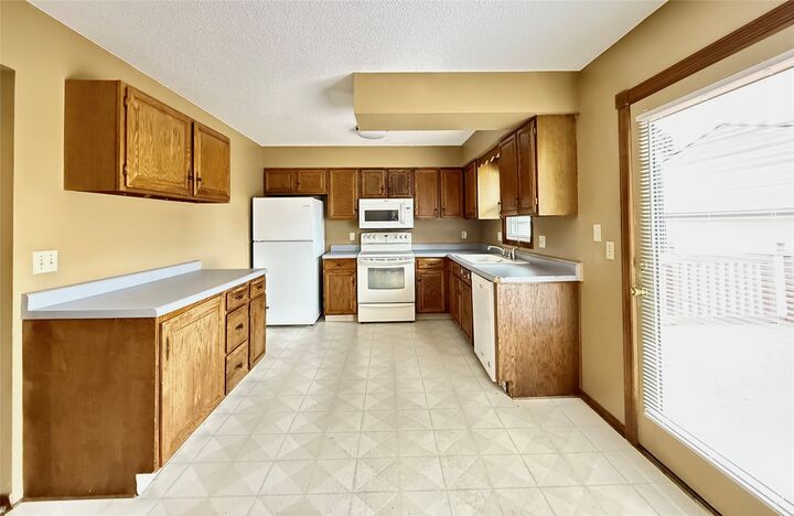 Property Photo: 1226 NW Beechwood Street IA 50023