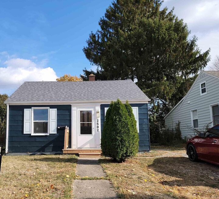 Property Photo:  2502 Sherman Boulevard  IN 46808-2006 