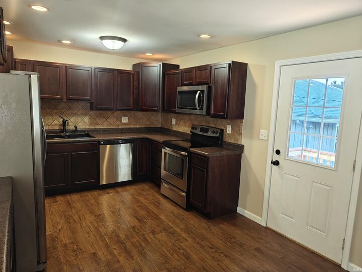 Property Photo:  6401 E Oak Street  IN 47715 