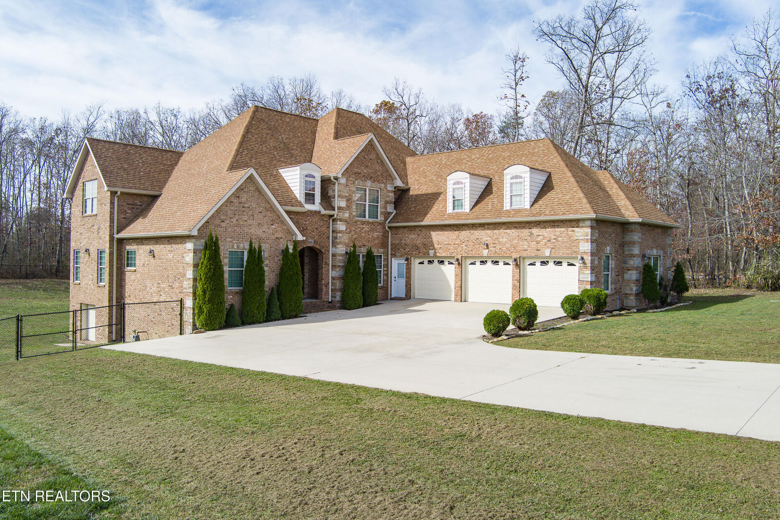 Property Photo: 39 N Riverview Lane TN 38555