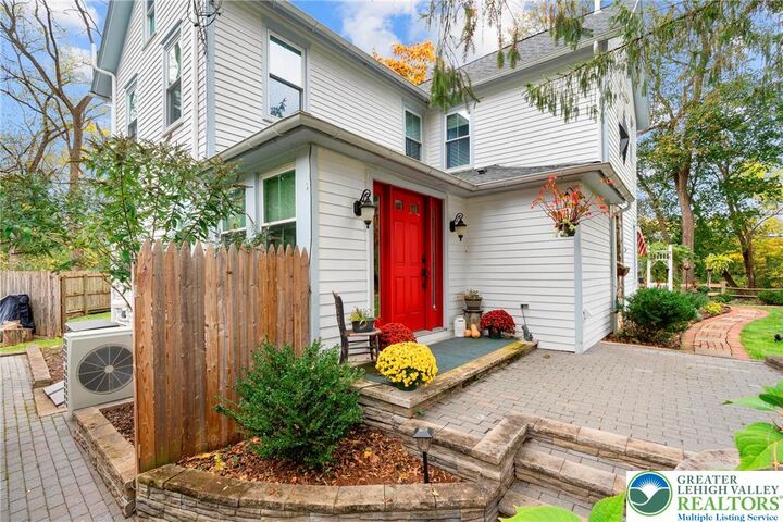 Property Photo: 689 Riegelsville PA 08848