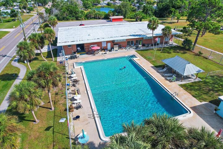 Property Photo: 444 Driftwood Road FL 34293