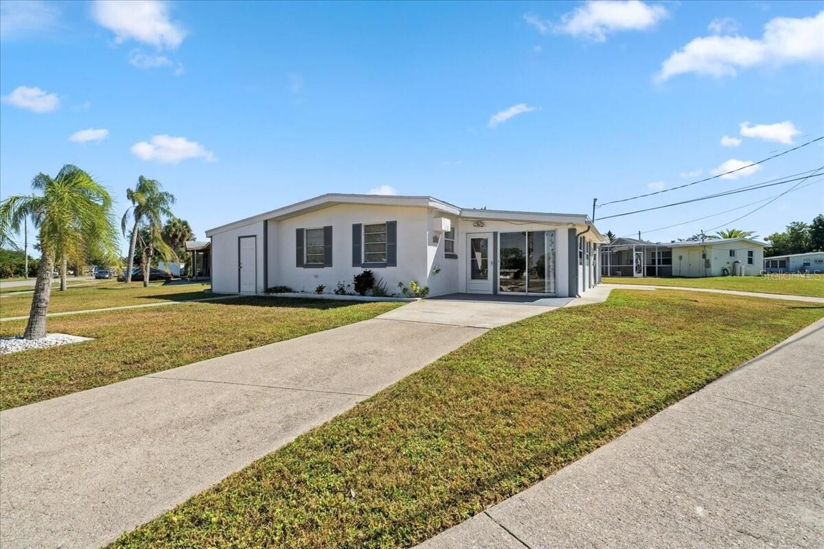 Property Photo: 8385 Aero Avenue FL 34287