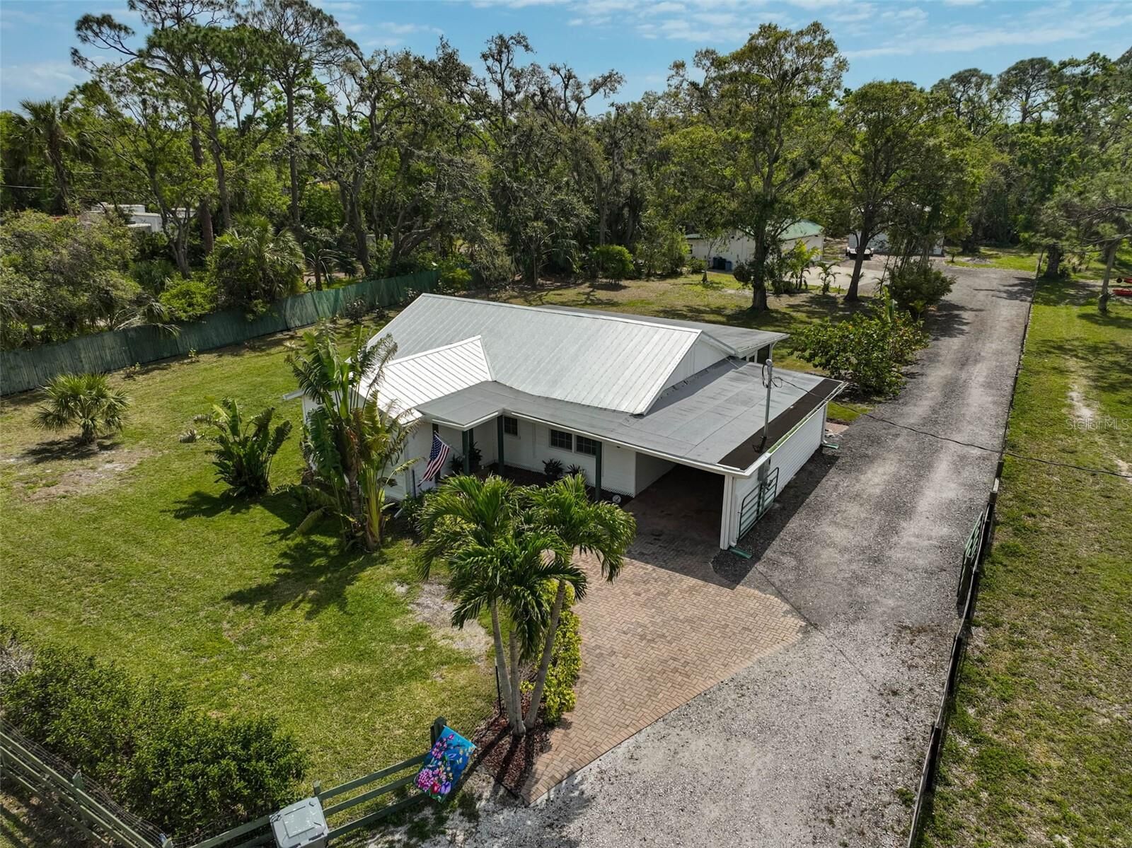 Property Photo: 4116 34th Avenue E FL 34208