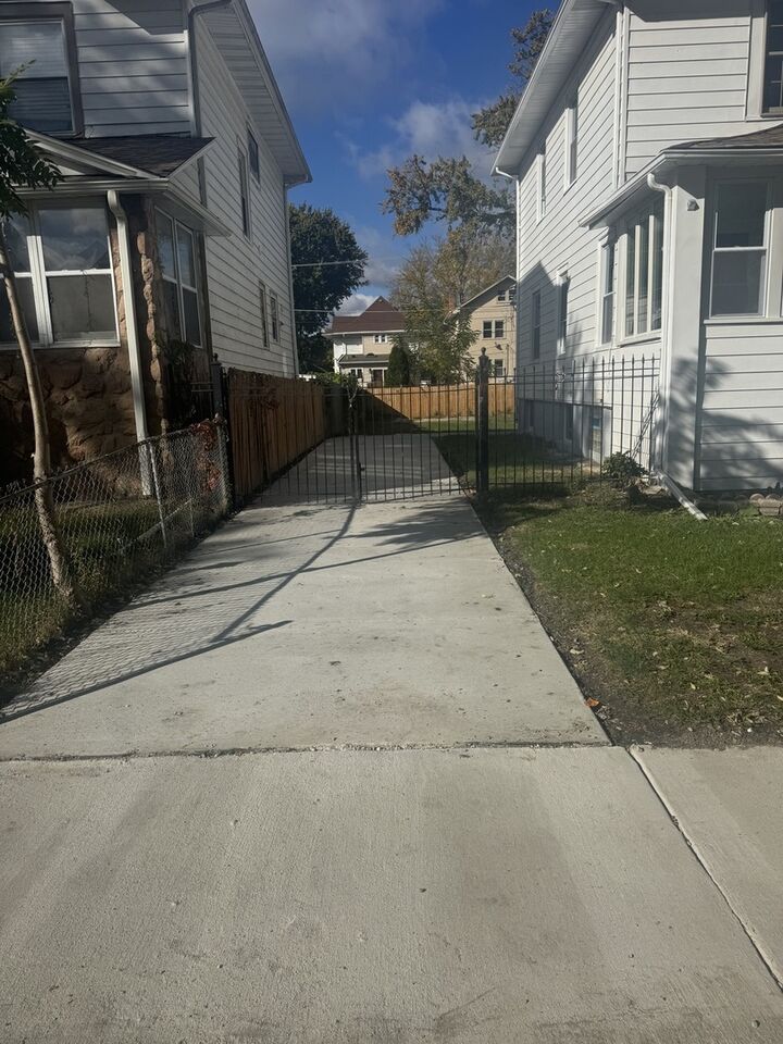 Property Photo:  1306 S 6th Avenue  IL 60153 