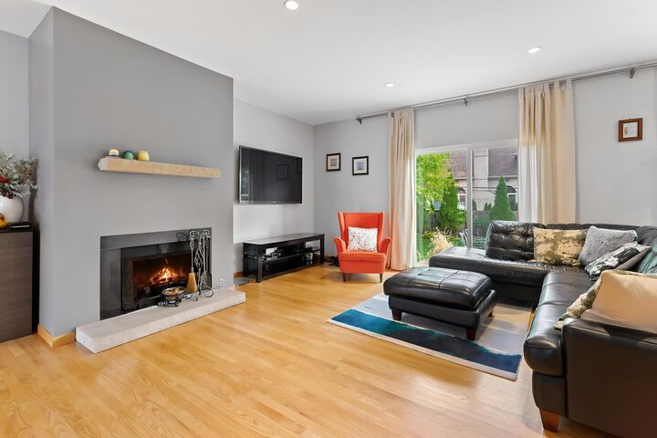 Property Photo:  1649 Central Avenue  IL 60062 