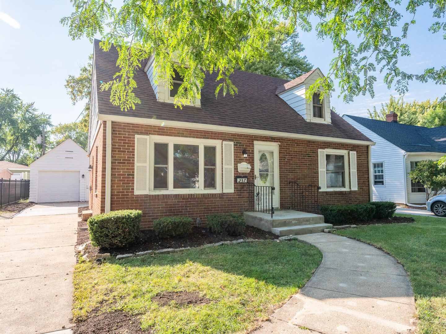 Property Photo: 237 Ingleside Avenue IL 60506