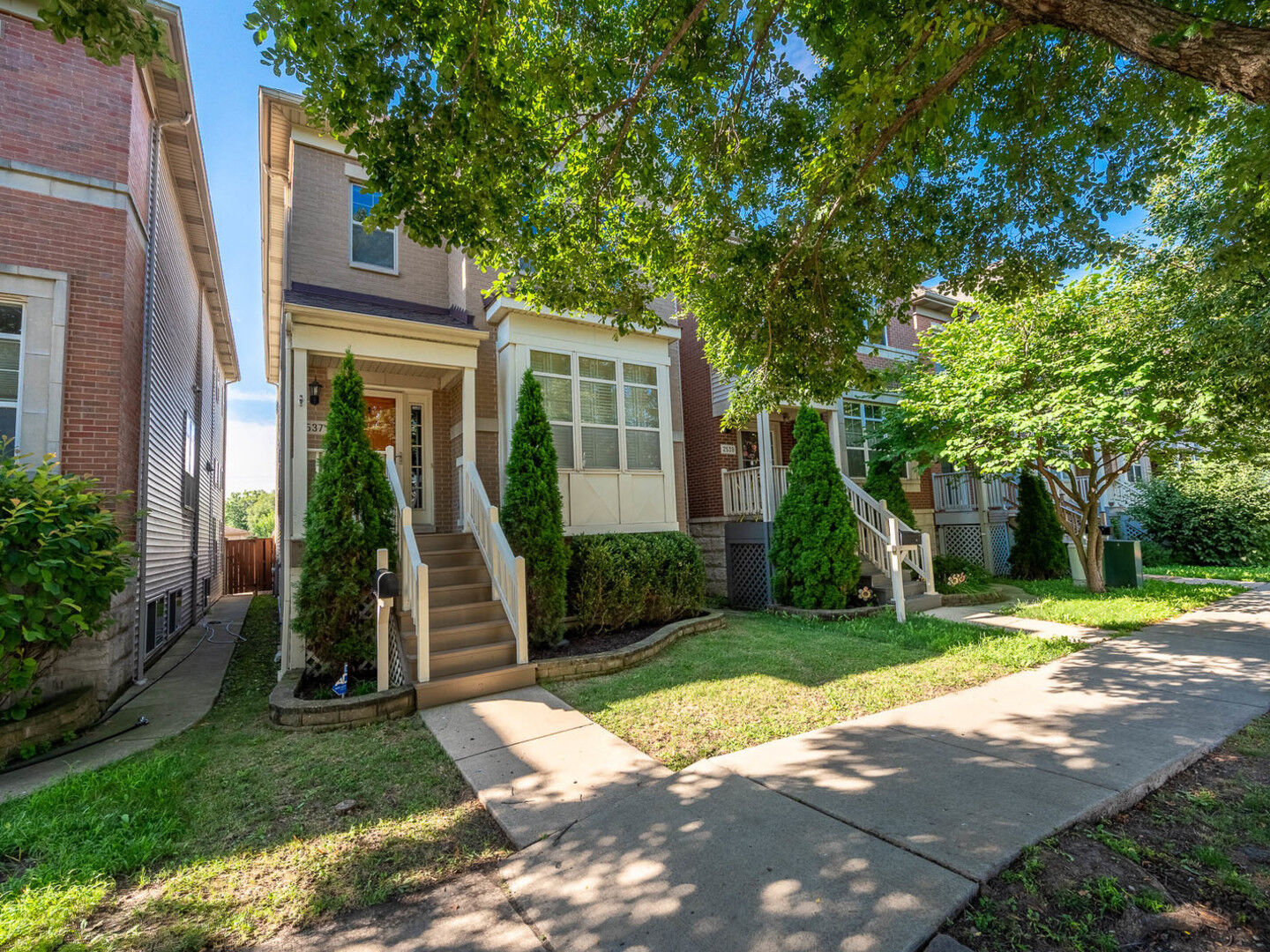 Property Photo:  2537 W Grenshaw Street  IL 60612 