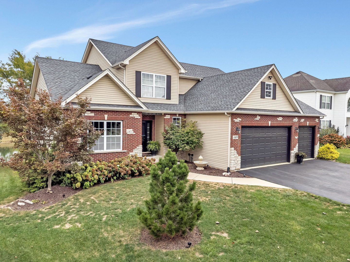 Property Photo:  469 Kelly Avenue  IL 60560 