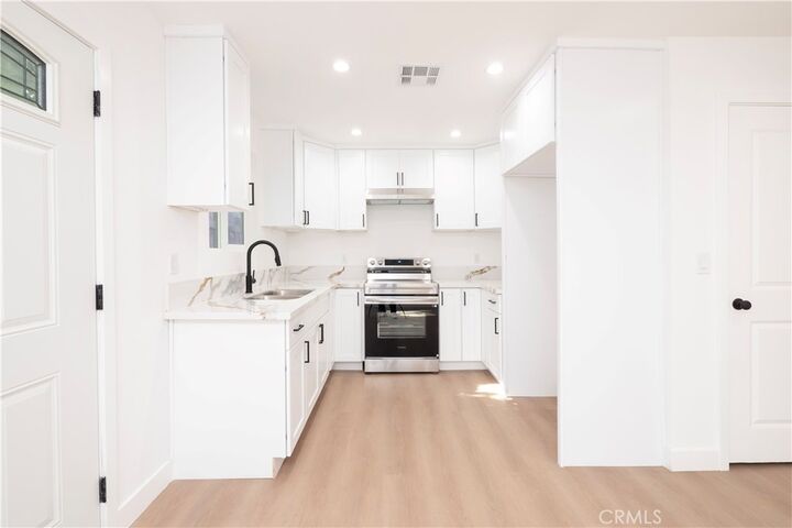 Property Photo:  5741 S St Andrews Place 1/2  CA 90062 