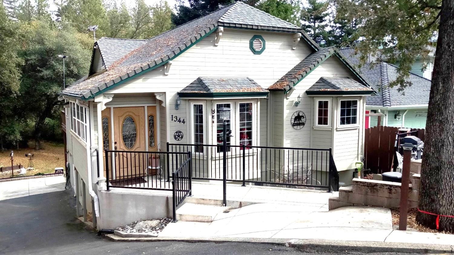 Property Photo: 1344 Village Lane CA 95667