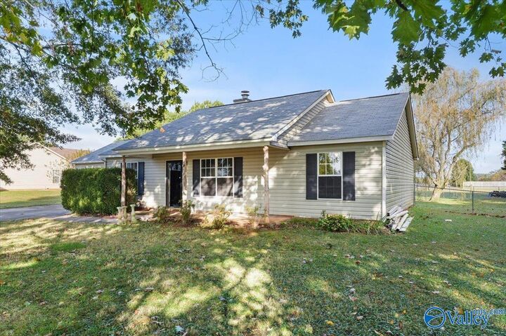 Property Photo: 2387 Walker Lane AL 35761