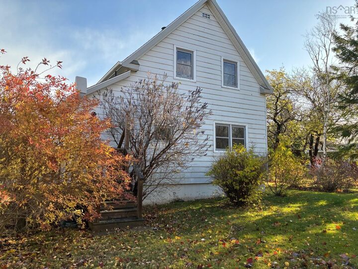 Property Photo: 115 Queen NS B0E 1B0