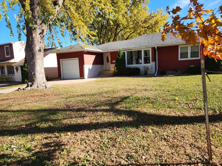 Property Photo: 902 Clausen Avenue MN 56007