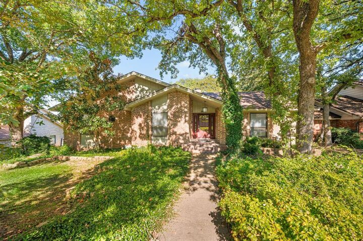 Property Photo:  2607 Augusta Lane  TX 76012 