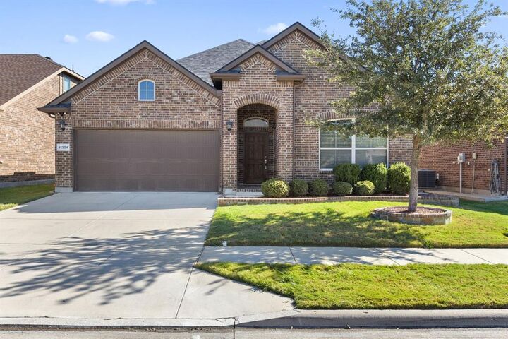 Property Photo: 11324 Gold Canyon Drive TX 76052
