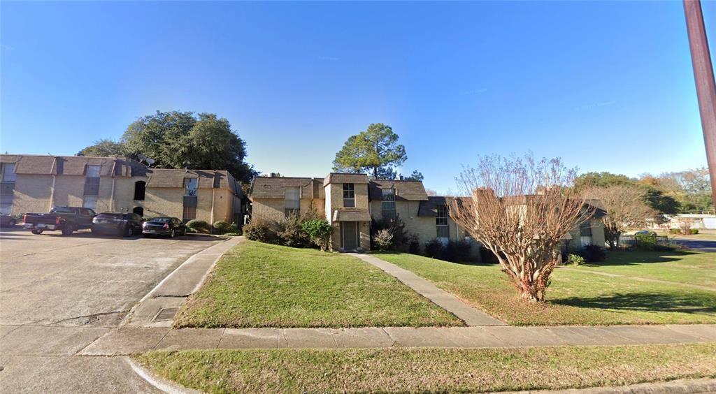 Property Photo:  7000 Creswell Road 124  LA 71106 