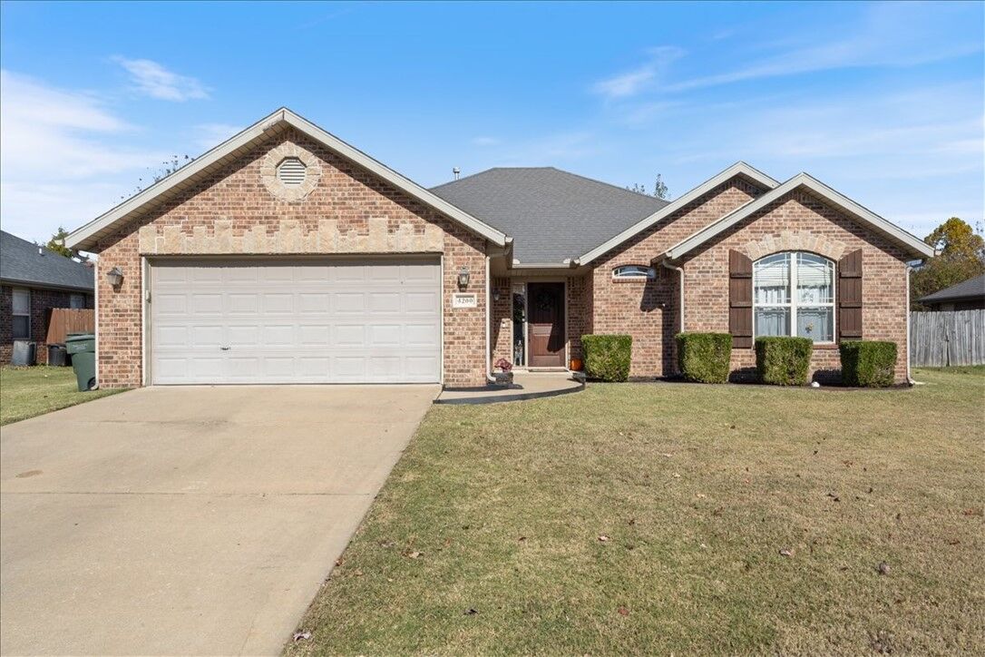 Property Photo: 4200 W Mahogany Drive AR 72704