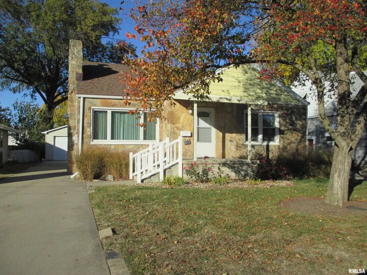 2211 W Clarke Avenue  West Peoria IL 61604 photo