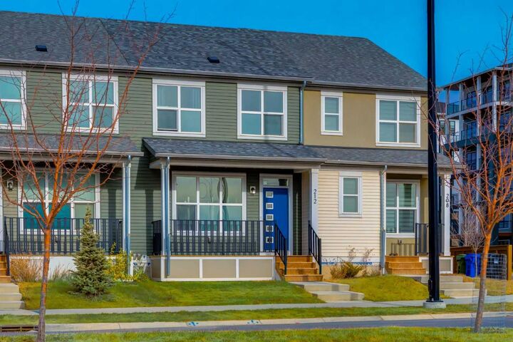 Photo de la propriété:  212 142 Avenue NW  AB T3P 0V7 