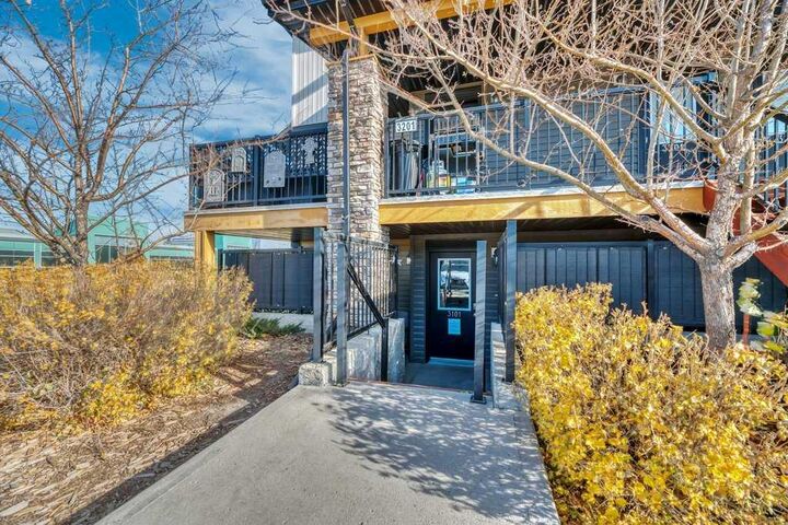 Property Photo: 2781 Chinook Winds Drive SW 3101 AB T4B 3S5
