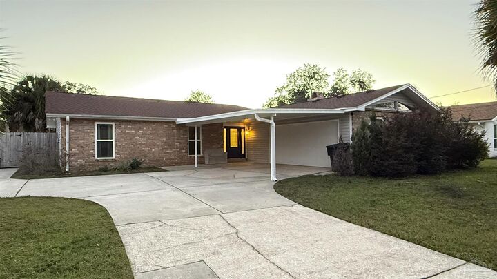 Property Photo: 3545 Blueridge Dr FL 32504