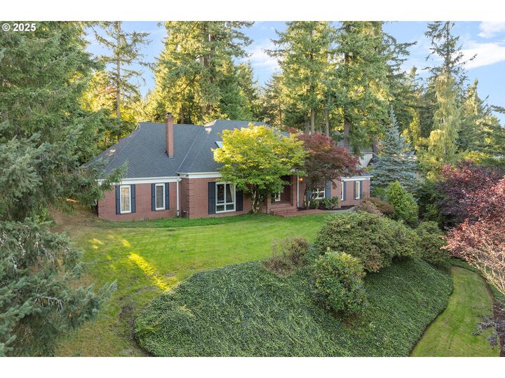 Property Photo:  1300 Tyndall Ct  OR 97034 