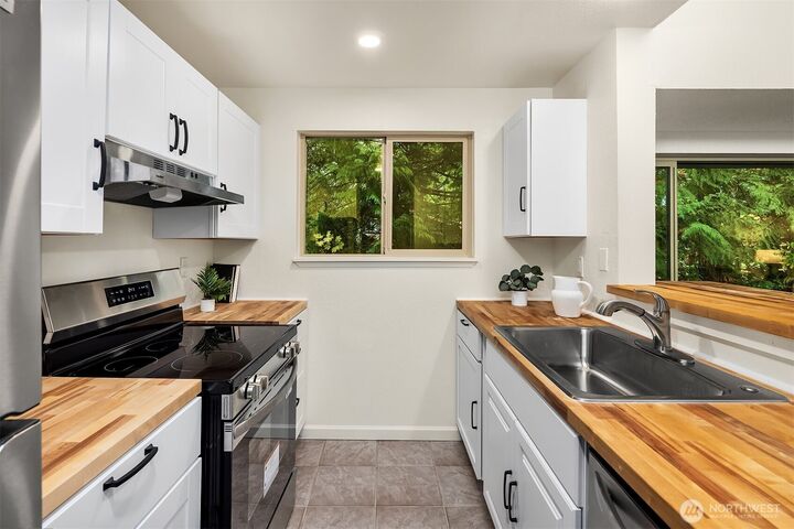 Property Photo: 8140 145th Court NE WA 98052